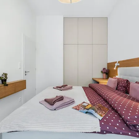 Zahradnicka With Parking And Balcony Daire Bratislava