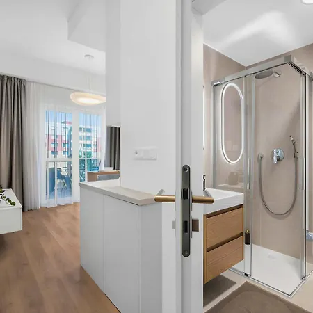 Zahradnicka With Parking And Balcony * 布拉迪斯拉发