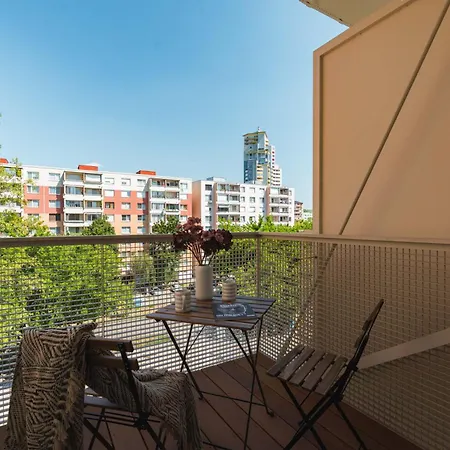 Zahradnicka With Parking And Balcony Daire Bratislava
