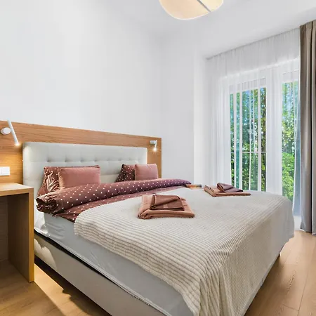 Daire Zahradnicka With Parking And Balcony