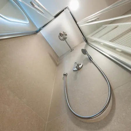 Zahradnicka With Parking And Balcony Daire *