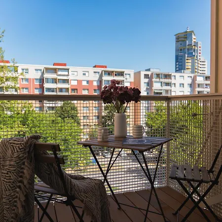 Zahradnicka With Parking And Balcony 公寓 *