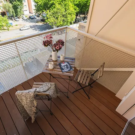 Daire Zahradnicka With Parking And Balcony Bratislava